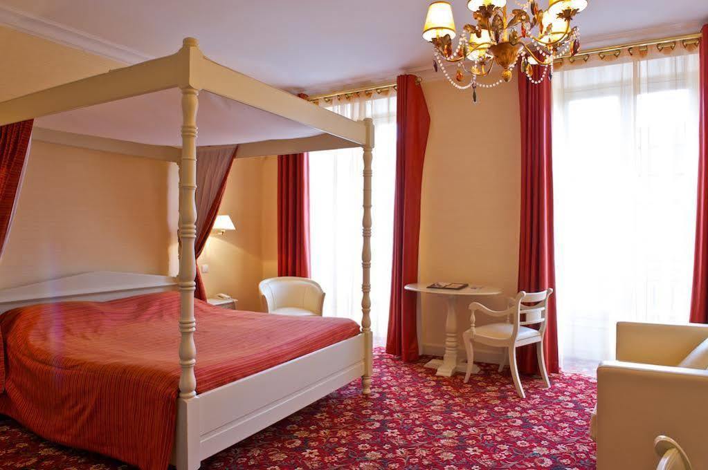 פאו Hotel Le Roncevaux מראה חיצוני תמונה